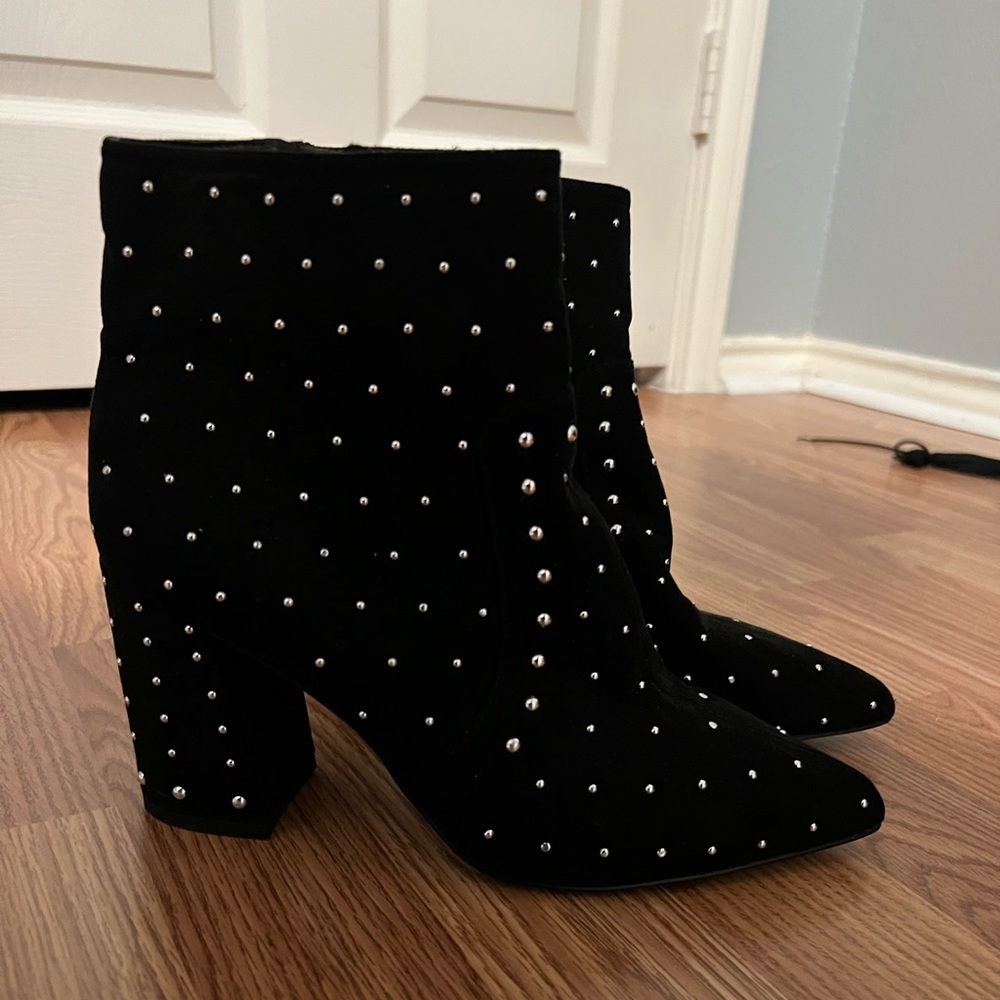 Black pearl heels